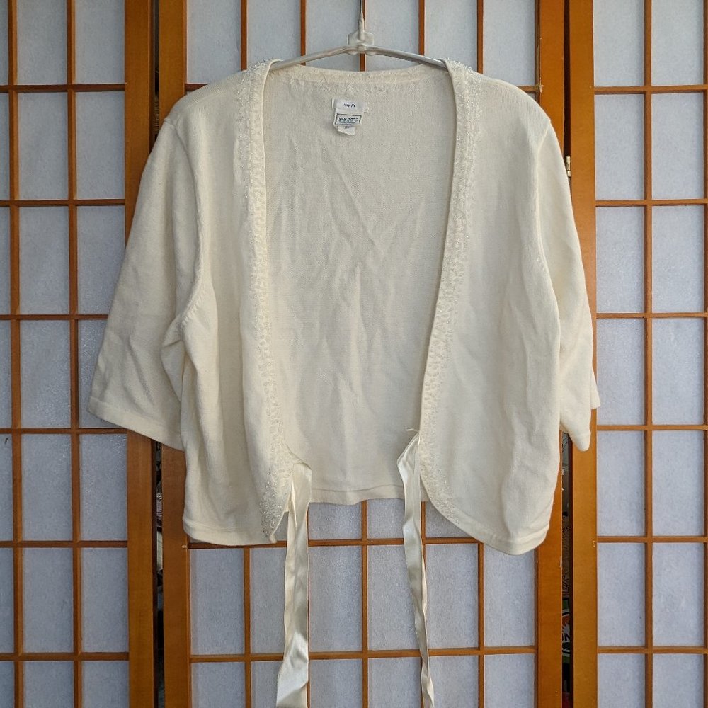 Simple white ribbon-tie shrug - Picture 2 of 9